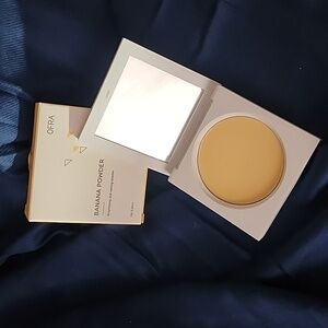 Banana Pressed Powder by Ofra